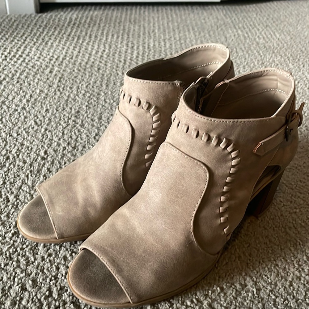 Open Toed Heeled Booties - Picture 3 of 7